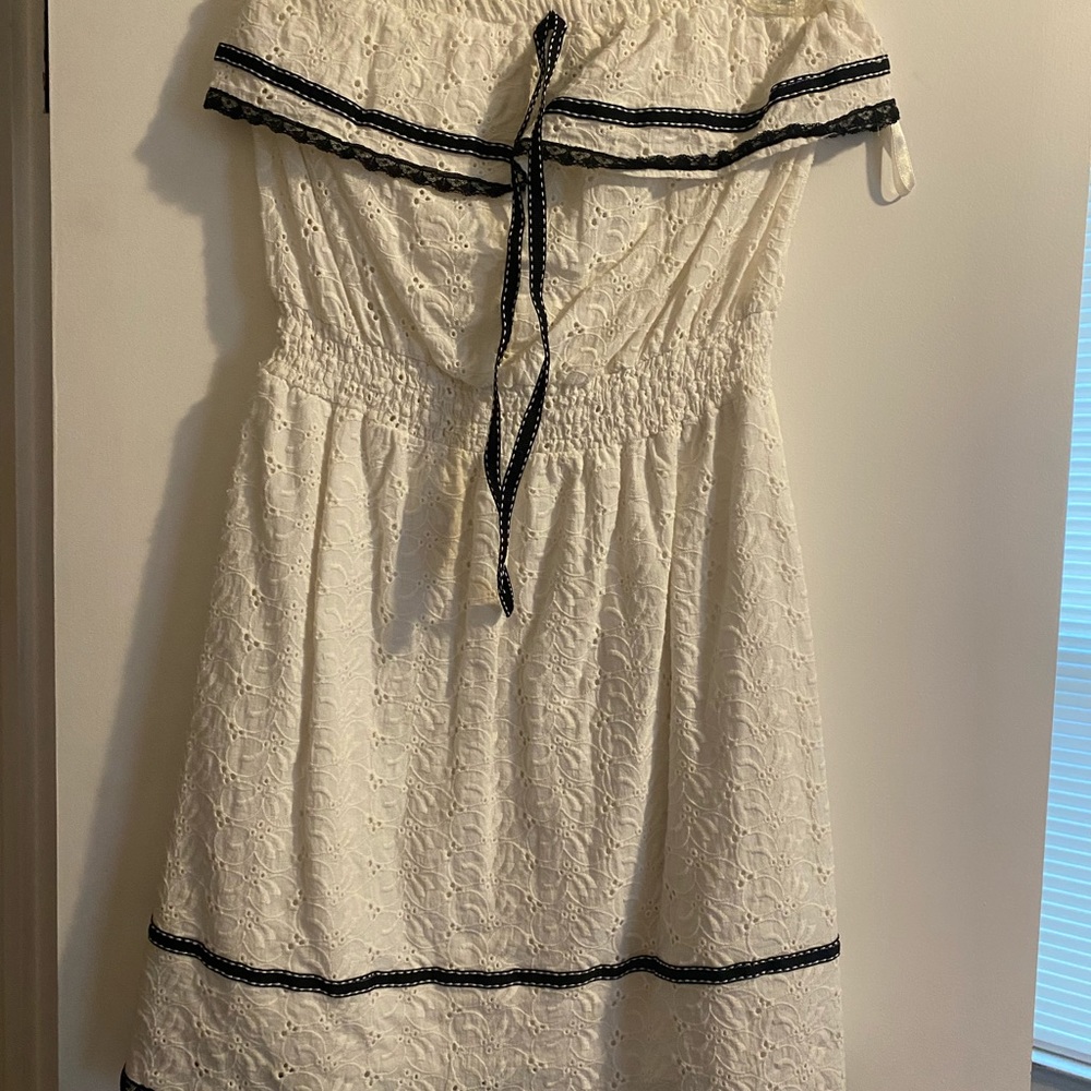 White strapless dress